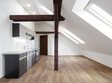 Pronájem nového půdního bytu 3+kk (70m2) - klimatizace, výtah, podlahové topení