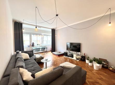 Pronájem velmi prostorného bytu 4+1, 111m2, 2 koupelny - Veverkova