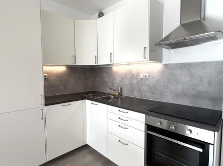 Pronájem bytu 2+kk se zasklenou lodžií, 52,9m2 + 4,4m2, Střížkov - Praha
